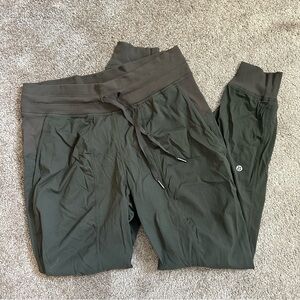 Lululemon dance studio joggers full length size 6